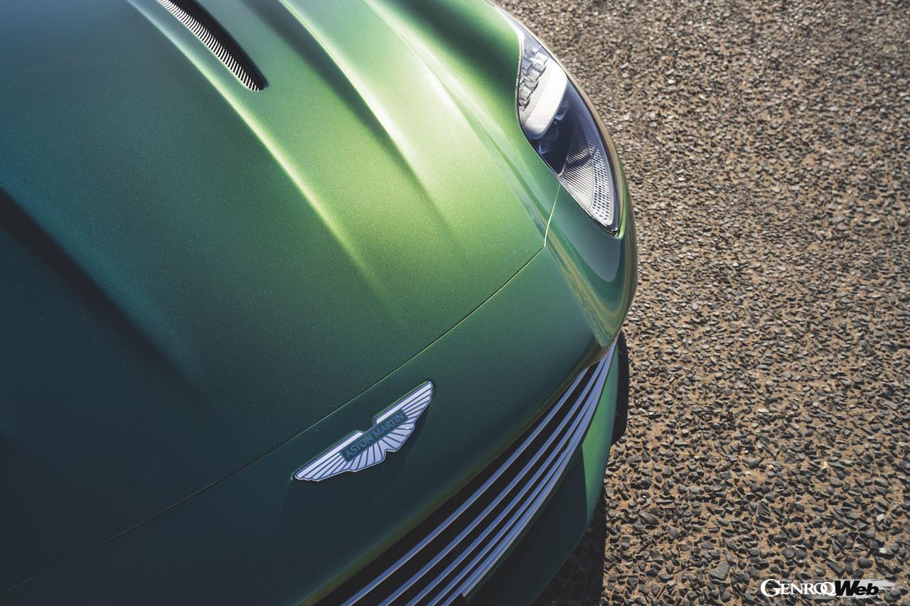 アストンマーティンによる次世代スポーツカー第1弾「DB12」のエクステリア。