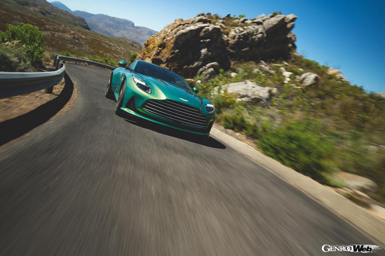 アストンマーティンによる次世代スポーツカー第1弾「DB12」の走行シーン。