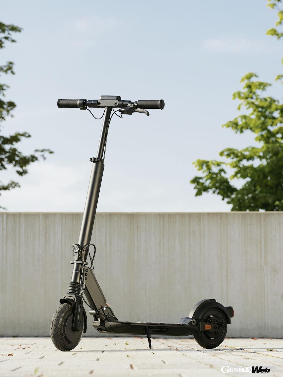 市街地における「ラストワンマイル（目的地への最終交通手段）」モビリティとして開発された「メルセデスAMG E-スクーター」。