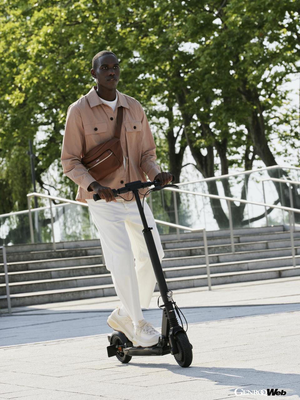 市街地における「ラストワンマイル（目的地への最終交通手段）」モビリティとして開発された「メルセデスAMG E-スクーター」。