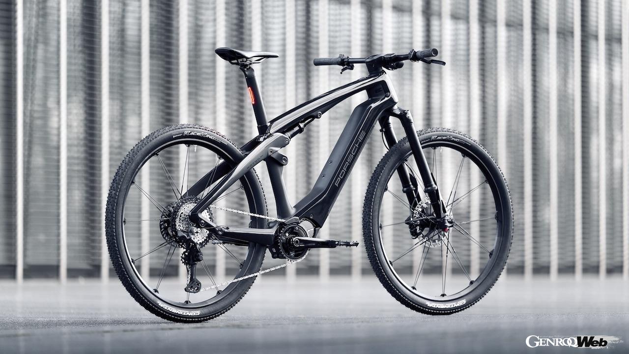 ニューモデルの発売に合わせて、従来型の「ポルシェ eバイク スポーツ」もアップデートが施された。