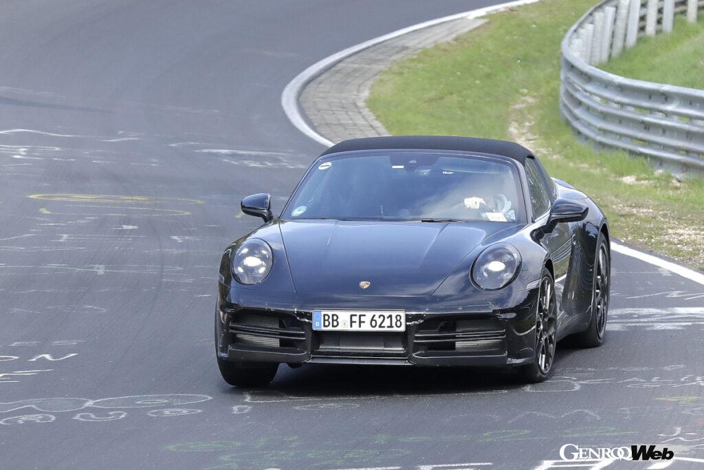 フロントバンパー左右のエアインテーク。このプロトタイプには縦型の可変プレートは装着されていない。