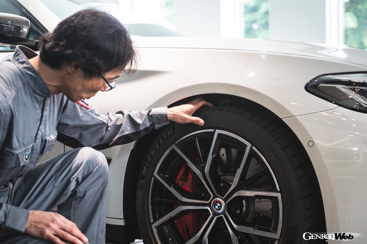 ある日の走行中、購入したディーラーから電話が着信した。BMWテレサービスが定期的なメンテナンスのタイミングを教えてくれる。