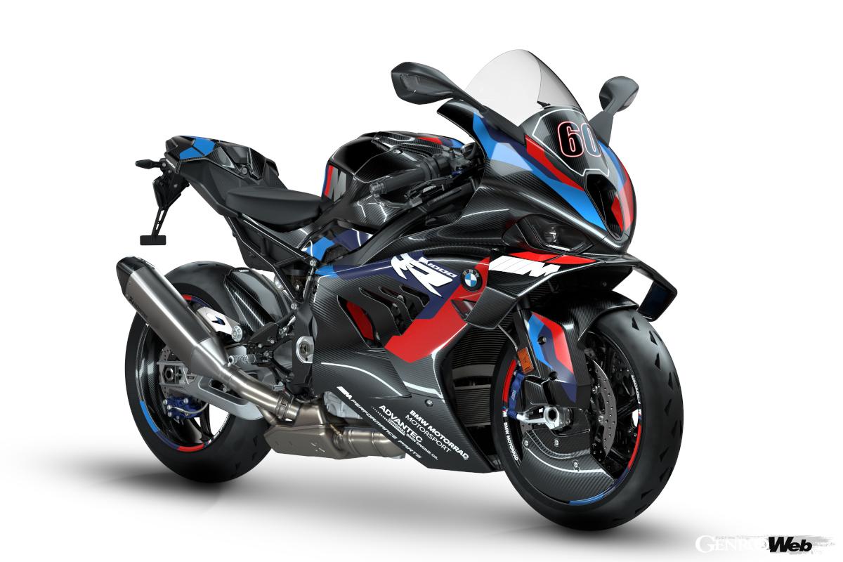 2023年型のM1000RR。エンジンは2021年型と大きな差異はないが、エアロデバイスが大きく進化。大型化されたウイングレットやエアインテークのほか、フロントフォークのインナーチューブをフルカバーするブレーキダクト一体型のフロントフェンダーや脱着可能なエアロホイールカバーなどを採用。2021年型に比べ最高速が306km/hから314km/hに向上した。価格はM1000RRが384万9500円、M1000RR Mコンペティションパッケージが448万8500円となっている。