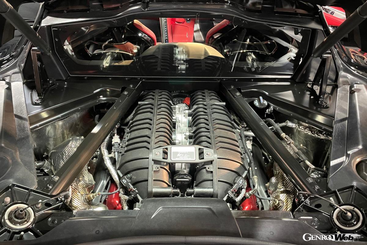 ひと目でハイパフォーマンスを予感させるワイドボディ。ベースとなるコルベットから全幅を85mm拡大している。搭載されるエンジンは5.5リッターV型8気筒自然吸気エンジン「LT6」となる。