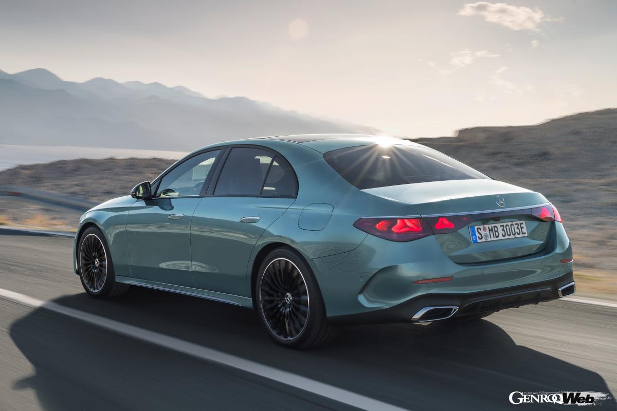 Eクラスは1速多い9速ATを持つ。一方で5シリーズは200kg以上軽量なので俊敏さが期待できる。