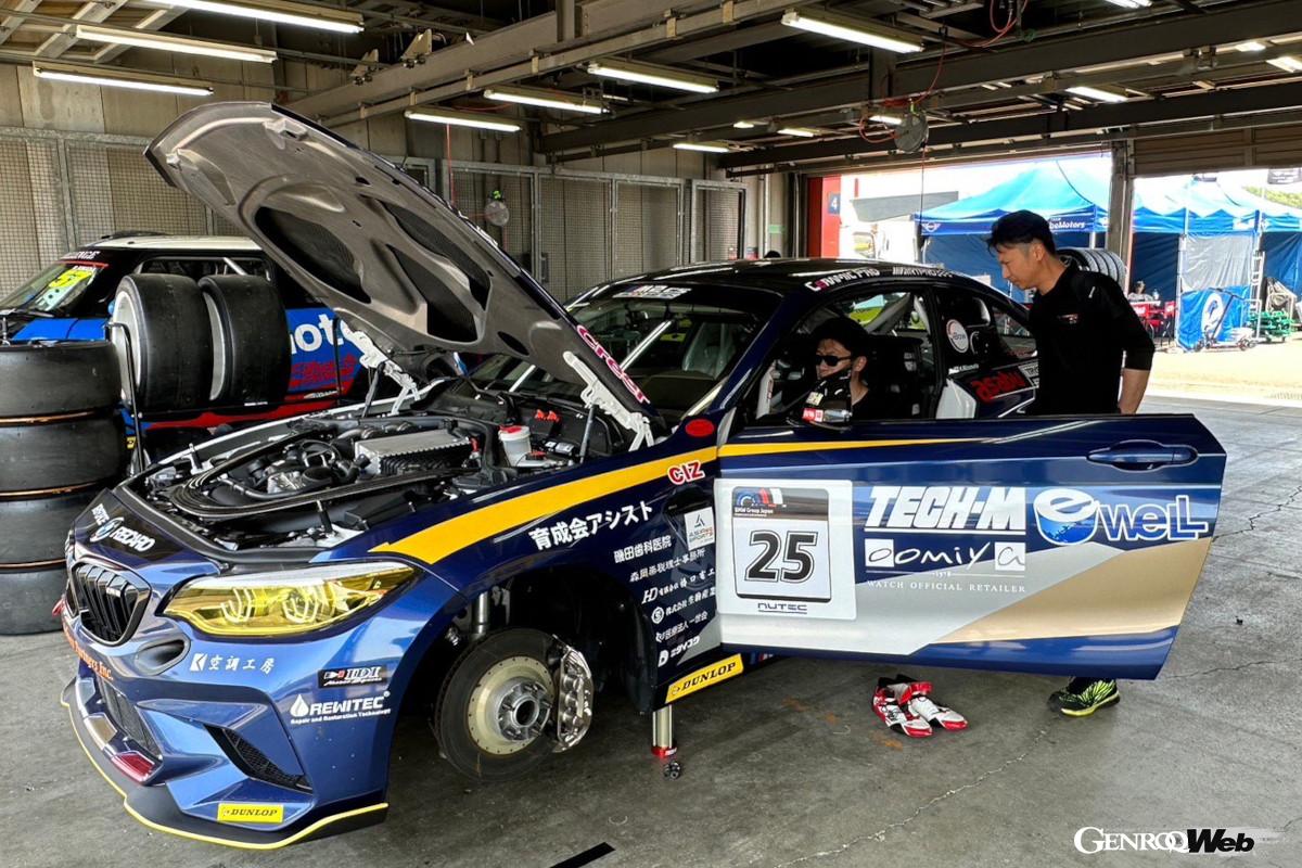 BMW ＆ MINI Racingには、レースを面白くする要素として、BoPやリバースグリッドが採用される。これによって、ひとりのドライバーによる選手権の独走が起こりにくく、各クラスで毎戦激しい優勝争いが繰り広げられるのだ。