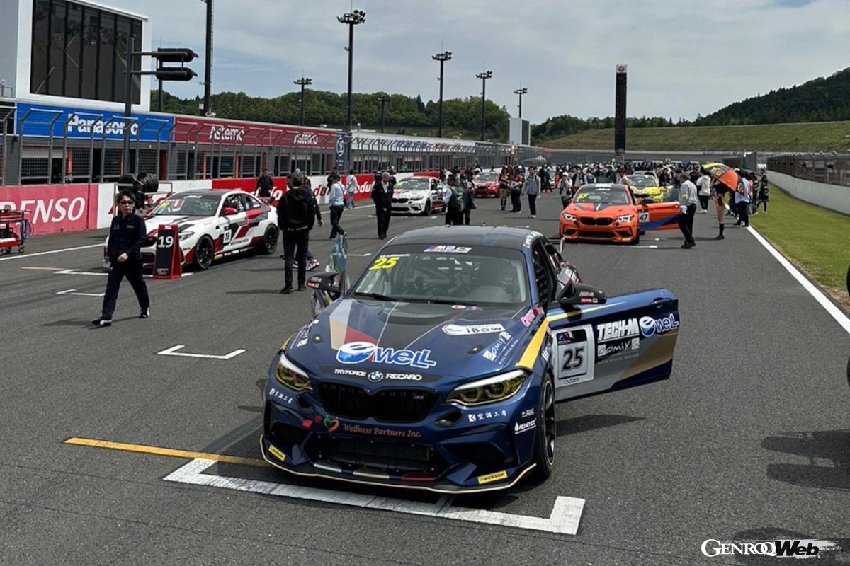 今シーズン、TECH-M Racingは3台体制での参戦を決定。（左から）水元、片山剛、神頭政志が、同じリバリーを纏ったM2 CS レーシングをドライブする。