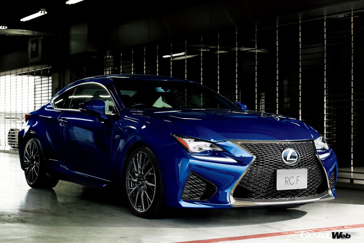 専用にチューニングされた5.0リッターV8の魅力は、右足を強く踏み込めば、エンジンが「いくぞ！」と応えてくれる。