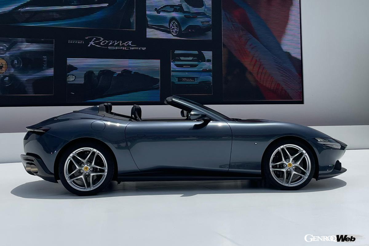 クリーンなエクステリアデザインは、エレガントなミニマリズムを生かすべく、エアベントなどの不要な装飾を一切排除した。