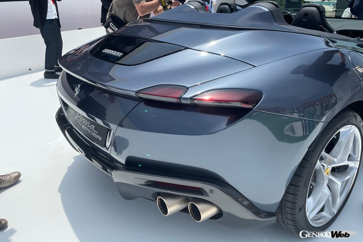 クリーンなエクステリアデザインは、エレガントなミニマリズムを生かすべく、エアベントなどの不要な装飾を一切排除した。