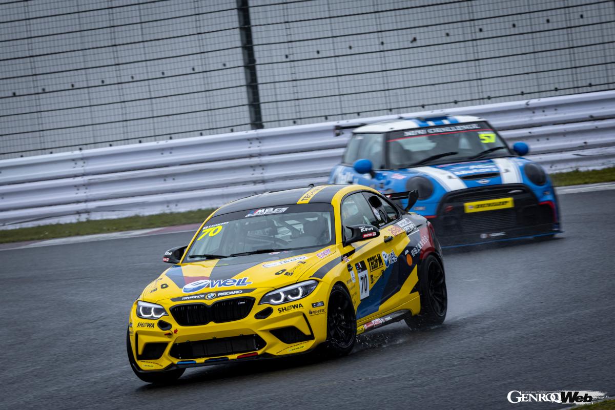 第1ラウンドで左側面とリヤフェンダーに大きなダメージを負った70号車。しかし、メカニックの奮闘もあって、ラッピングも含めて完璧な状態で富士を迎え、今回シミュレーターで練習を重ねた片山選手が乗車した。