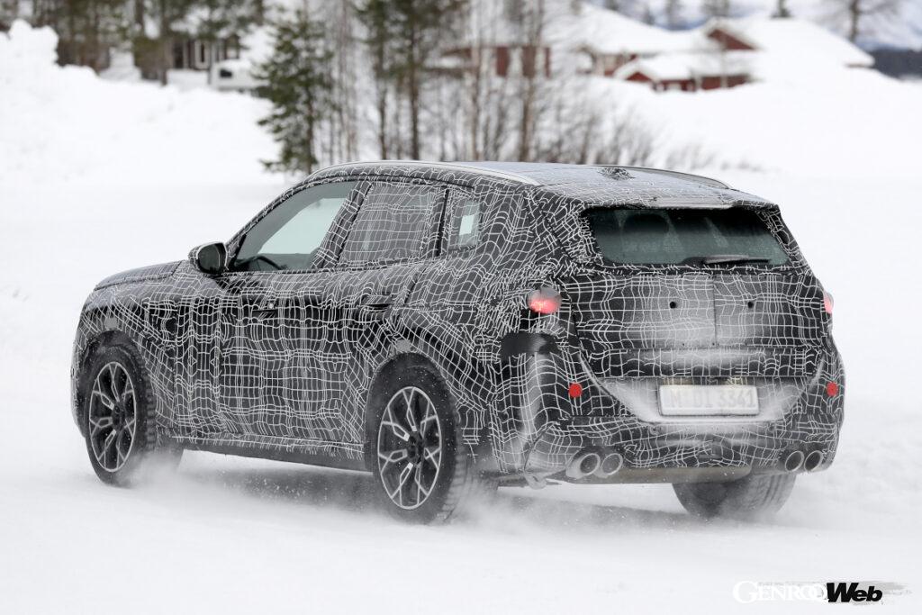 BMW X3 M40iと思われるプロトタイプ。テールパイプは4本出し。