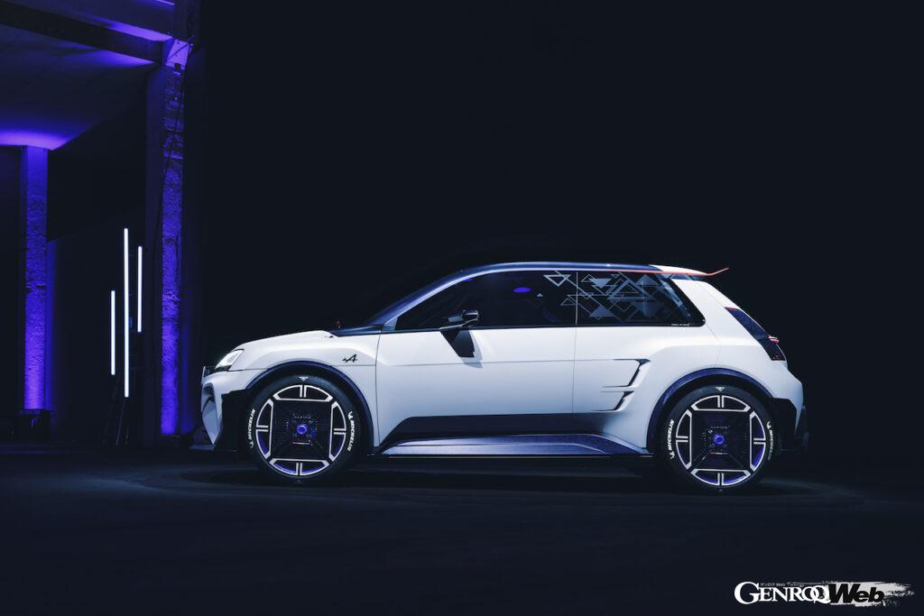 2024年にデビューする「アルピーヌ A290」を予告する「 A290_β」」のエクステリア。