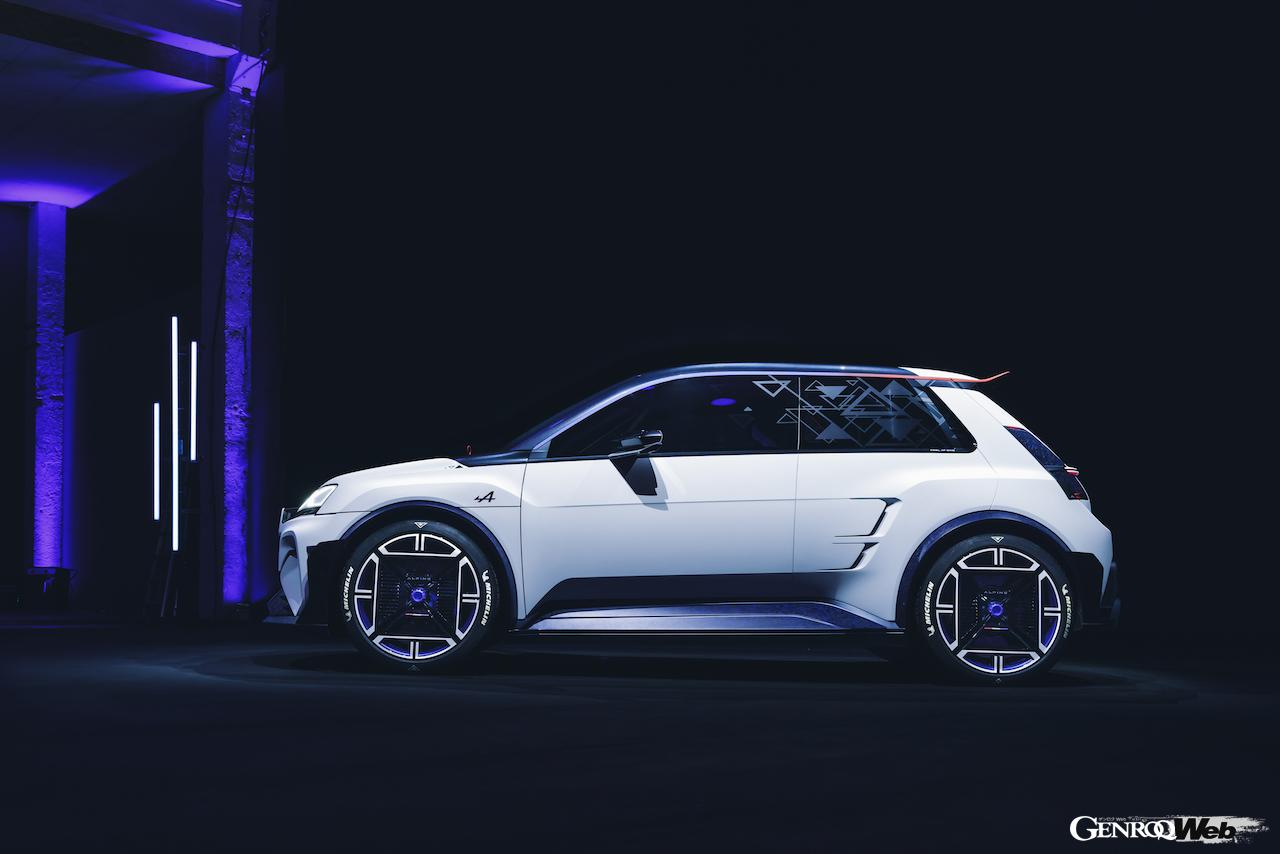 2024年にデビューする「アルピーヌ A290」を予告する「 A290_β」」のエクステリア。