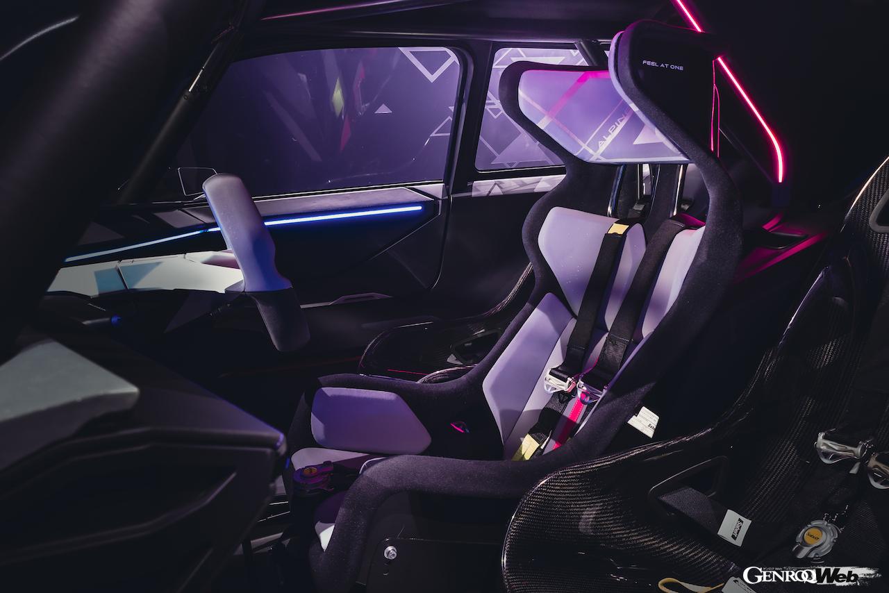 2024年にデビューする「アルピーヌ A290」を予告する「 A290_β」」のコクピット。