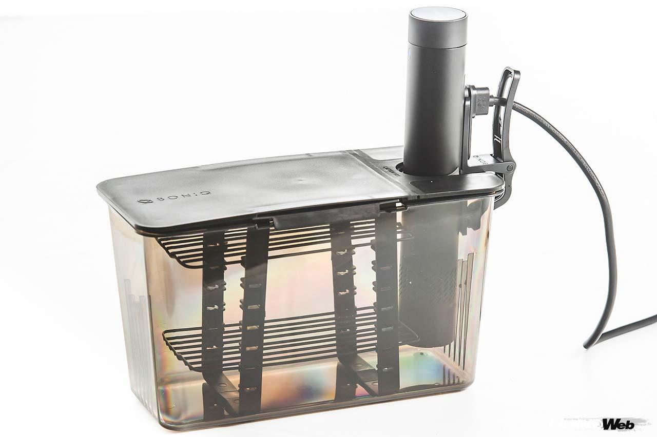 豊富なアクセサリーが用意されるのもBONIQの魅力だ。水の蒸発を抑制する7リットル、12リットル、24リットルのコンテナやメッシュトレーは長時間の低温調理時の強い味方になってくれるだろう。