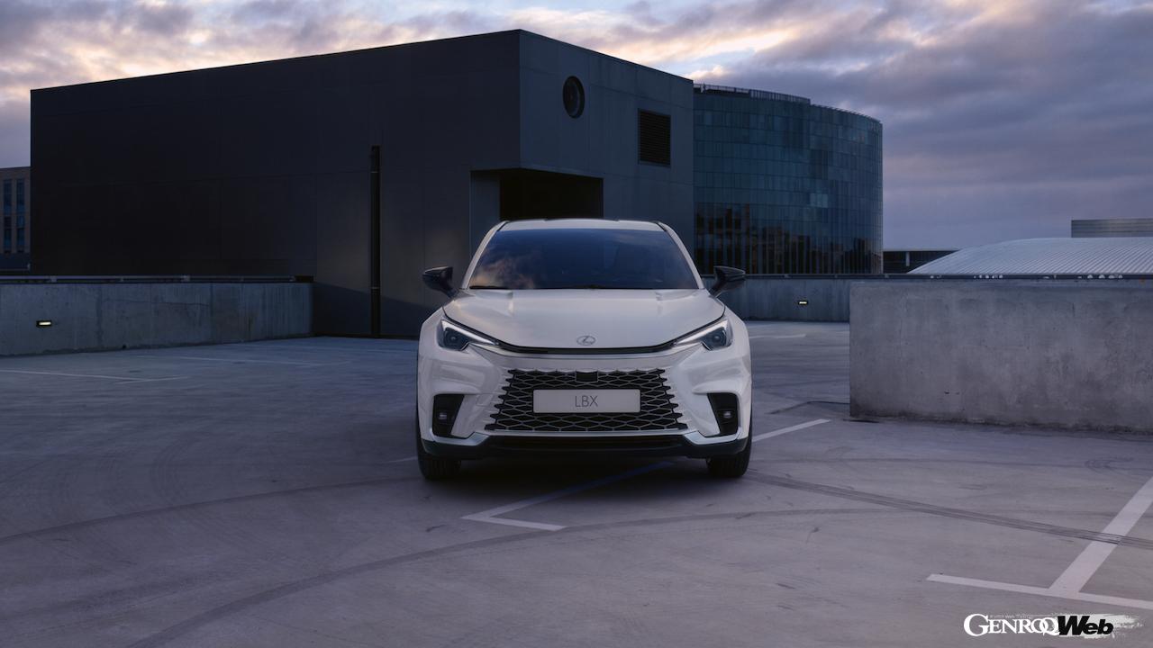 新型コンパクトラグジュアリーSUV「レクサス LBX」のエクステリア。