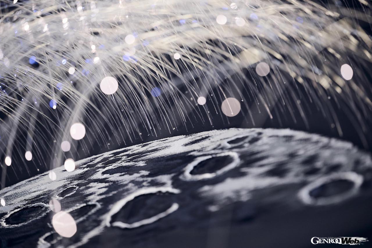 「ロールス・ロイス ブラック・バッジ カリナン ブルーシャドー」のヘッドライナー。