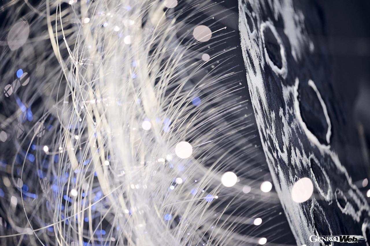 「ロールス・ロイス ブラック・バッジ カリナン ブルーシャドー」のヘッドライナー。