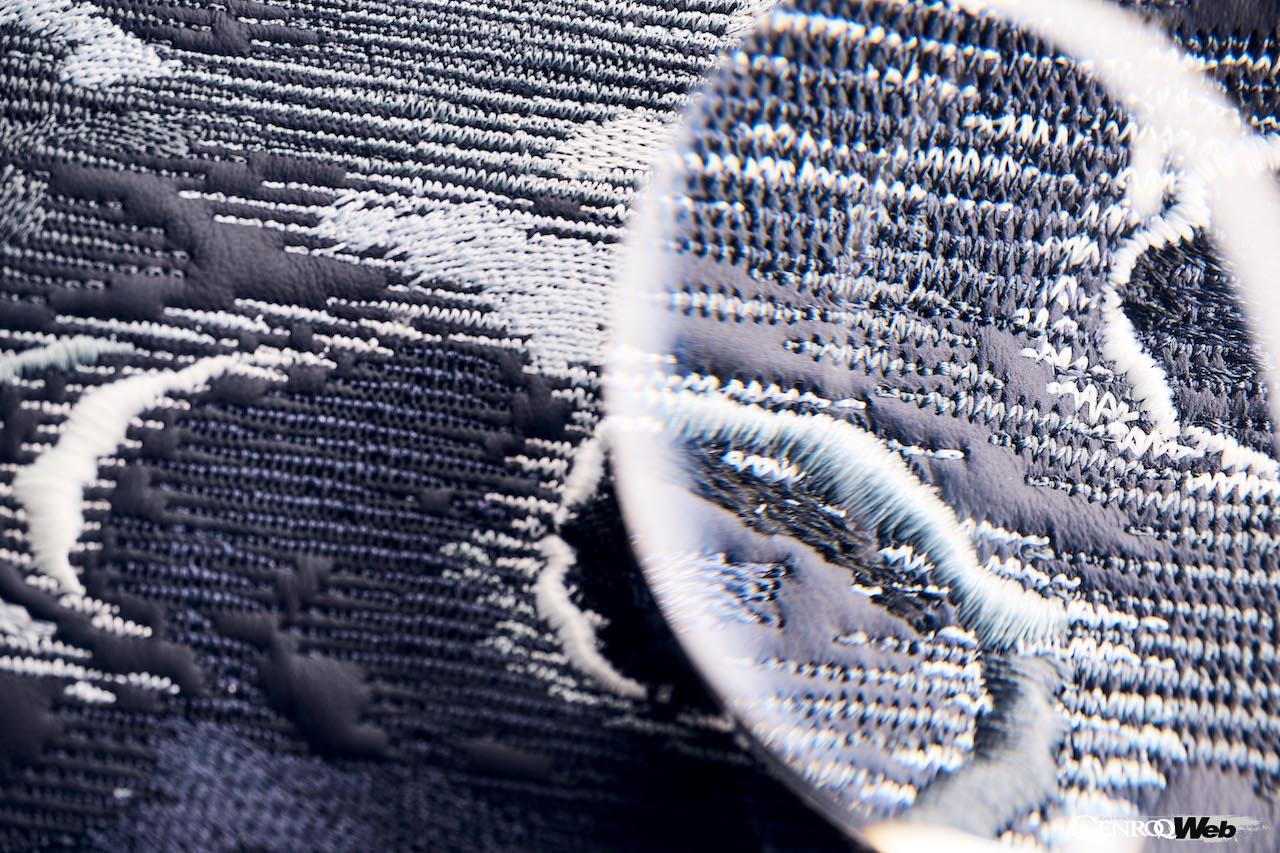 「ロールス・ロイス ブラック・バッジ カリナン ブルーシャドー」のヘッドライナー。