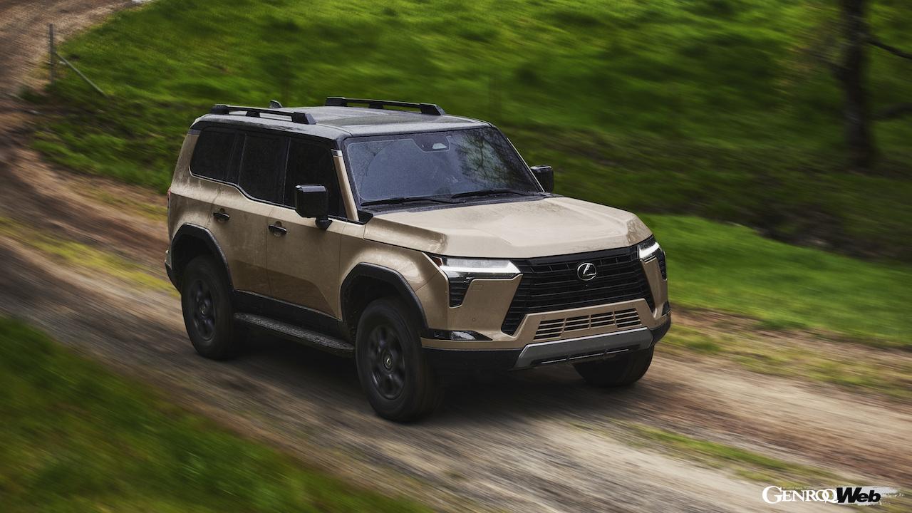 3代目に進化したラグジュアリーオフローダー新型「レクサス GX」の走行シーン。