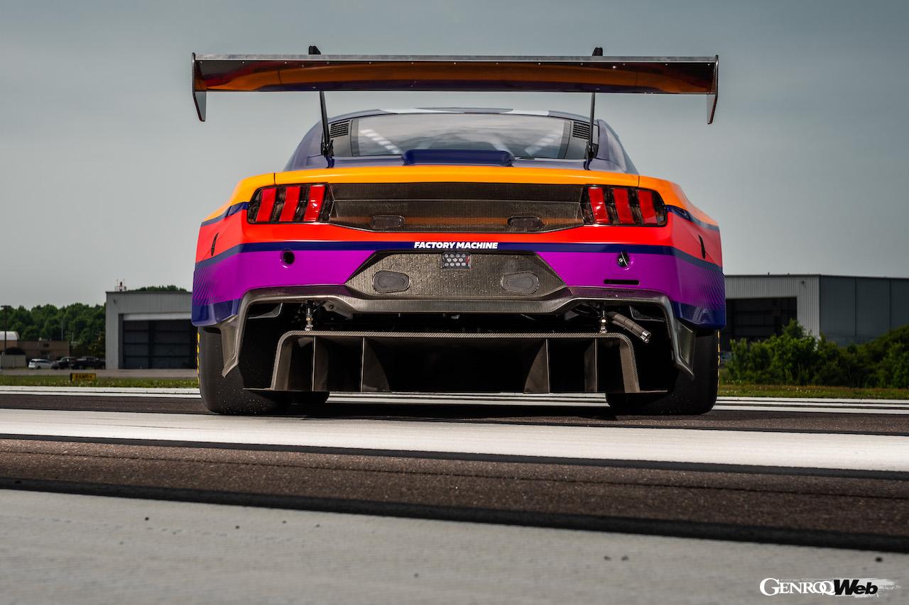 フォードの最新カスタマー向けレーシングカー「マスタング GT3」のエクステリア。