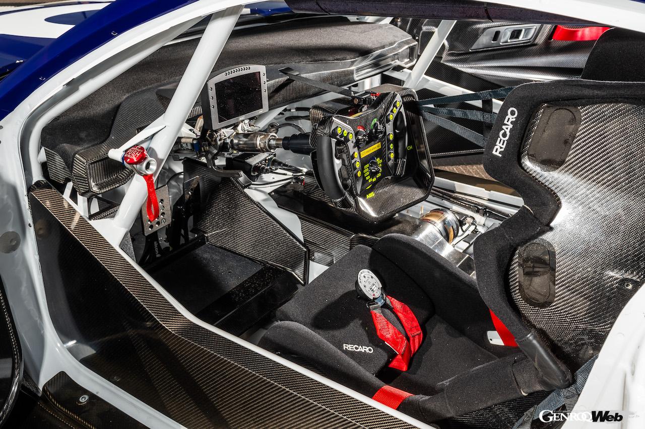 フォードの最新カスタマー向けレーシングカー「マスタング GT3」のコクピット。