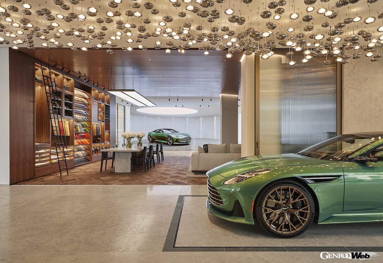 アストンマーティンとしては、北米発となる「Q by Aston Martin」をテーマにしたフラッグシップショールーム「Qニューヨーク（Q New York）」がオープンした。