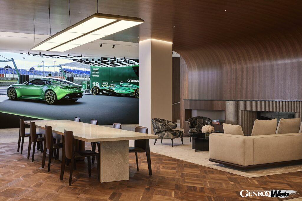 アストンマーティンとしては、北米発となる「Q by Aston Martin」をテーマにしたフラッグシップショールーム「Qニューヨーク（Q New York）」がオープンした。