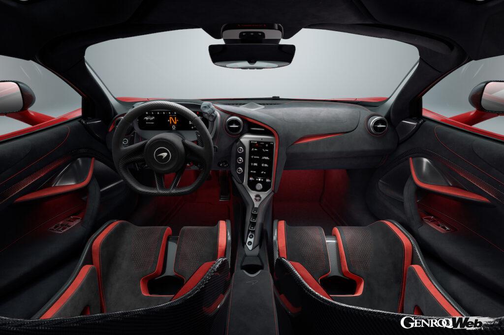 750Sのコクピットにおいて、最高の音楽体験を実現するため、12基のハイパフォーマンススピーカーが各部に配置された。