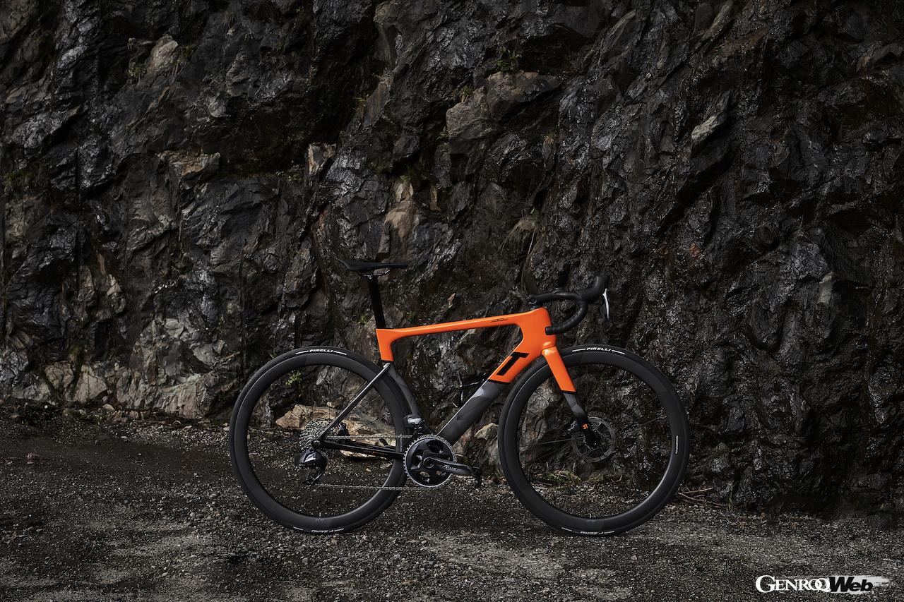 ランボルギーニと3Tサイクリングが共同開発した高性能バイク「Strada x Automobili Lamborghini」。