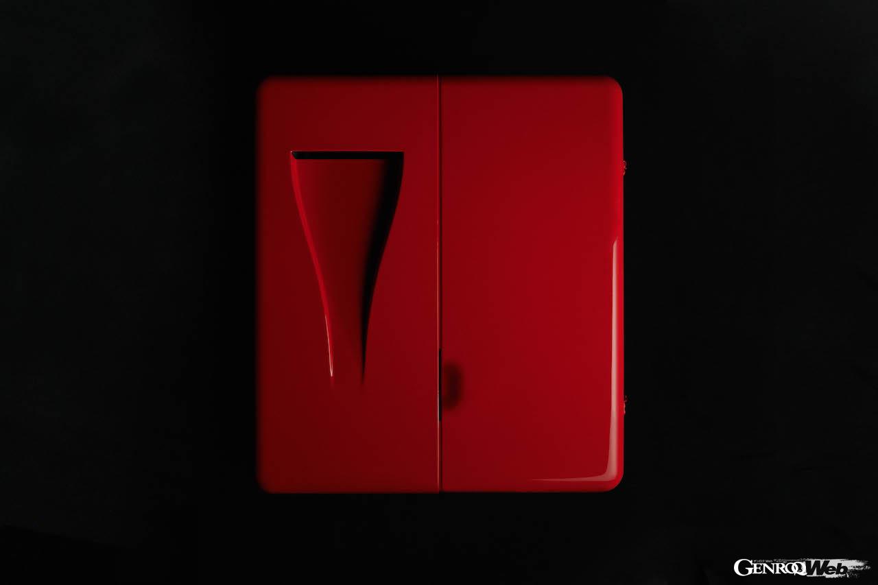 豪華な装丁が採用された、『FERRARI ENDURANCE』。