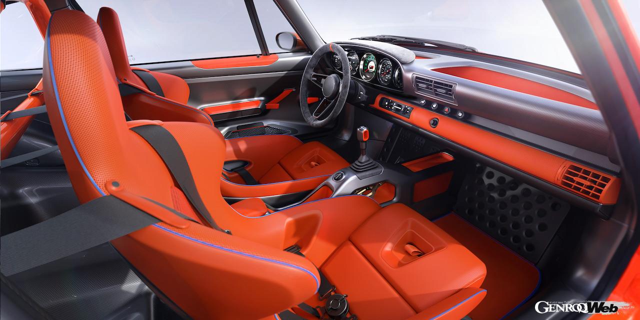 「ポルシェ 911 リイマジネイテッド by シンガー DLS ターボ」のインテリア。