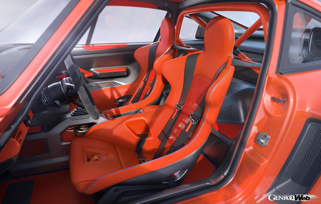 「ポルシェ 911 リイマジネイテッド by シンガー DLS ターボ」のインテリア。