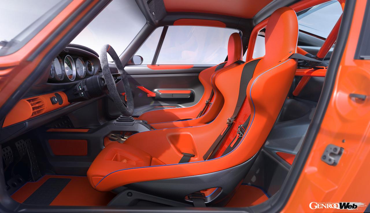 「ポルシェ 911 リイマジネイテッド by シンガー DLS ターボ」のインテリア。
