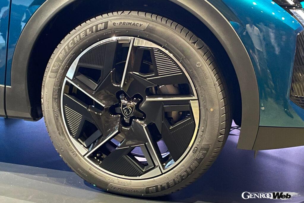 展示された408GTハイブリッドが装着するのはミシュラン・パイロットパイロットeプライマシー。