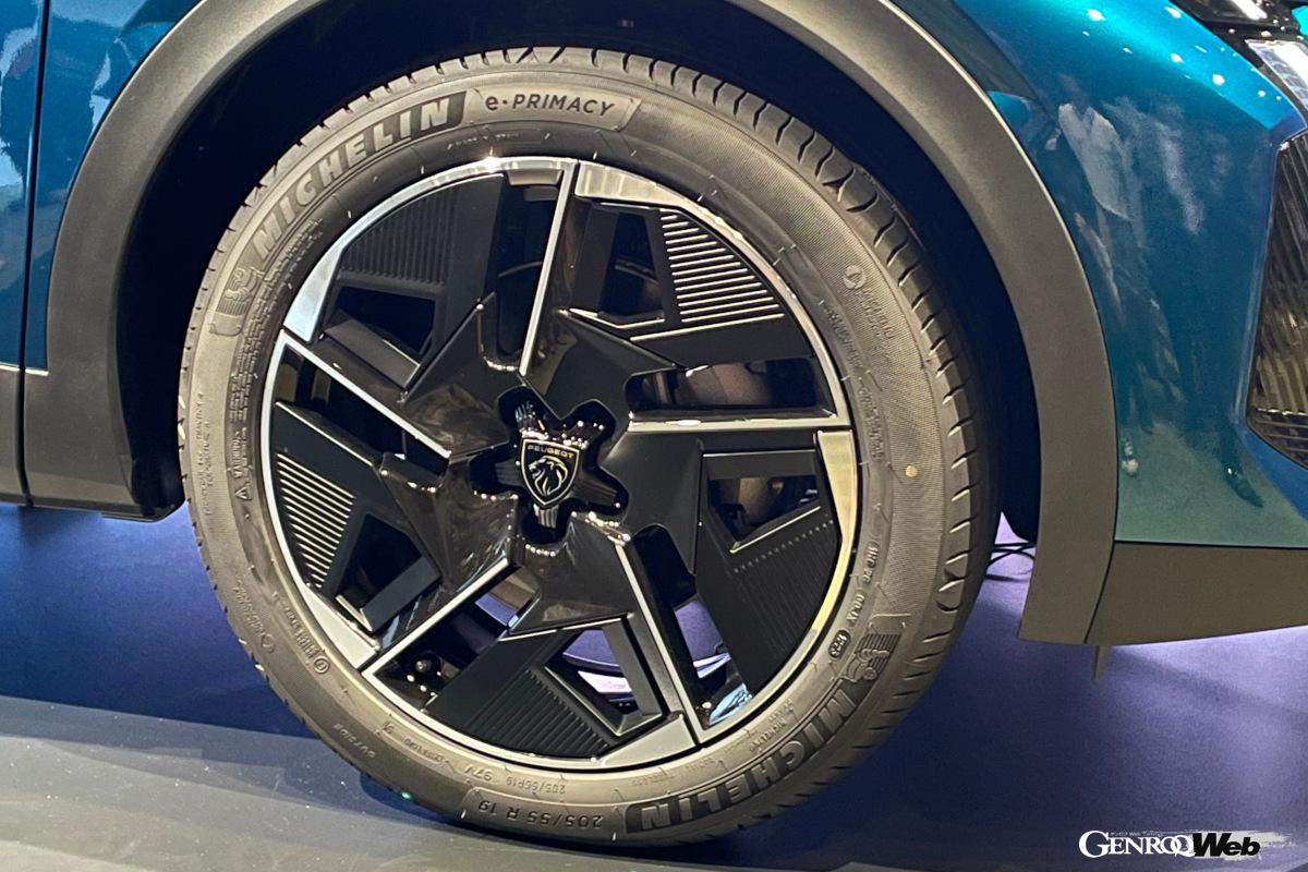 展示された408GTハイブリッドが装着するのはミシュラン・パイロットパイロットeプライマシー。