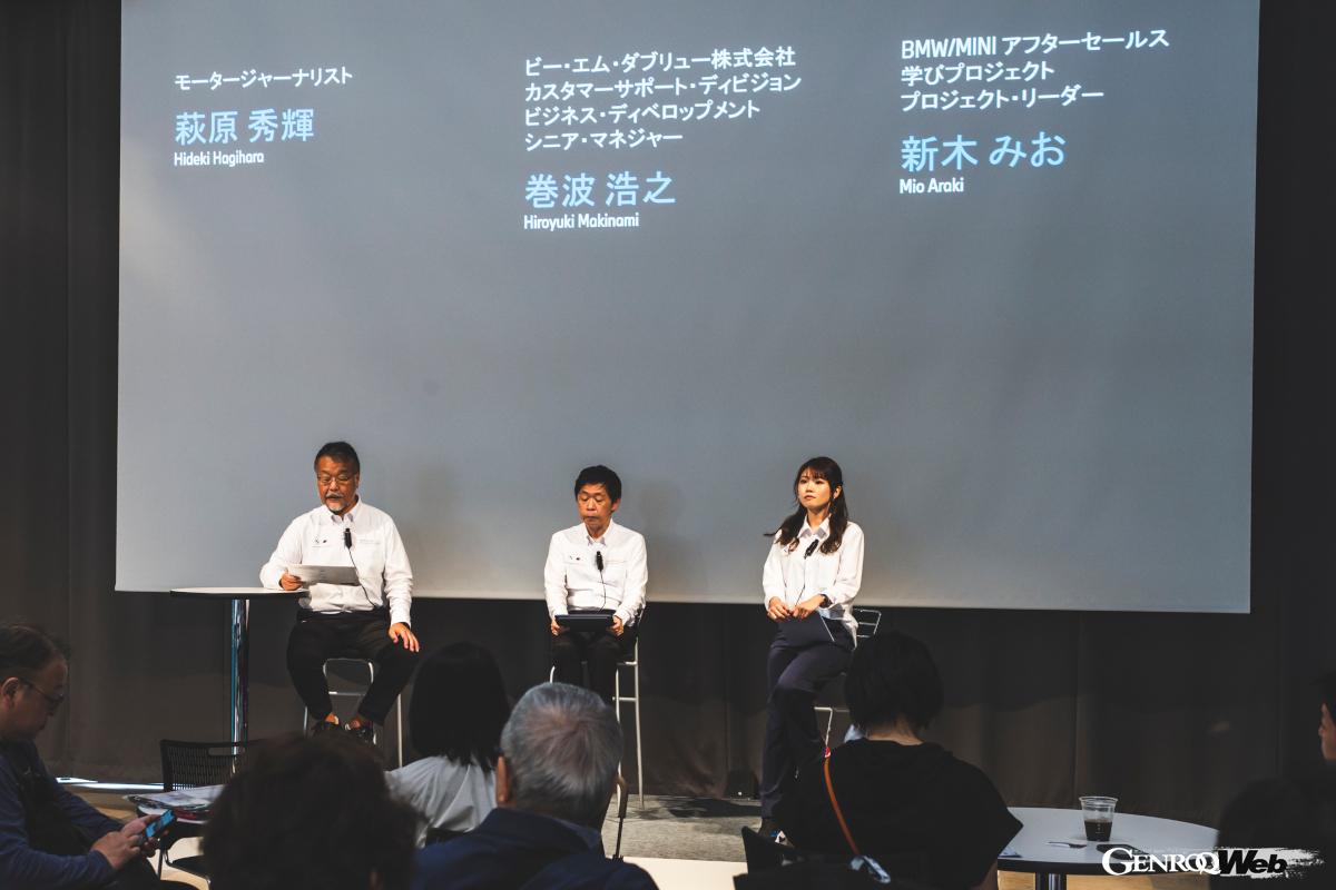 モータージャーナリストの萩原秀樹さん（左）、BMWジャパンの巻波浩之シニアマネージャーとともに、トークショーを行う「BMW学びプロジェクト」のプロジェクト・リーダーを務める新木みおさん。「BMW正規ディーラーの12の優位性」「なぜ純正部品なのか？」そして「Mパフォーマンスパーツの高質な世界」というテーマにトークショーを行った。