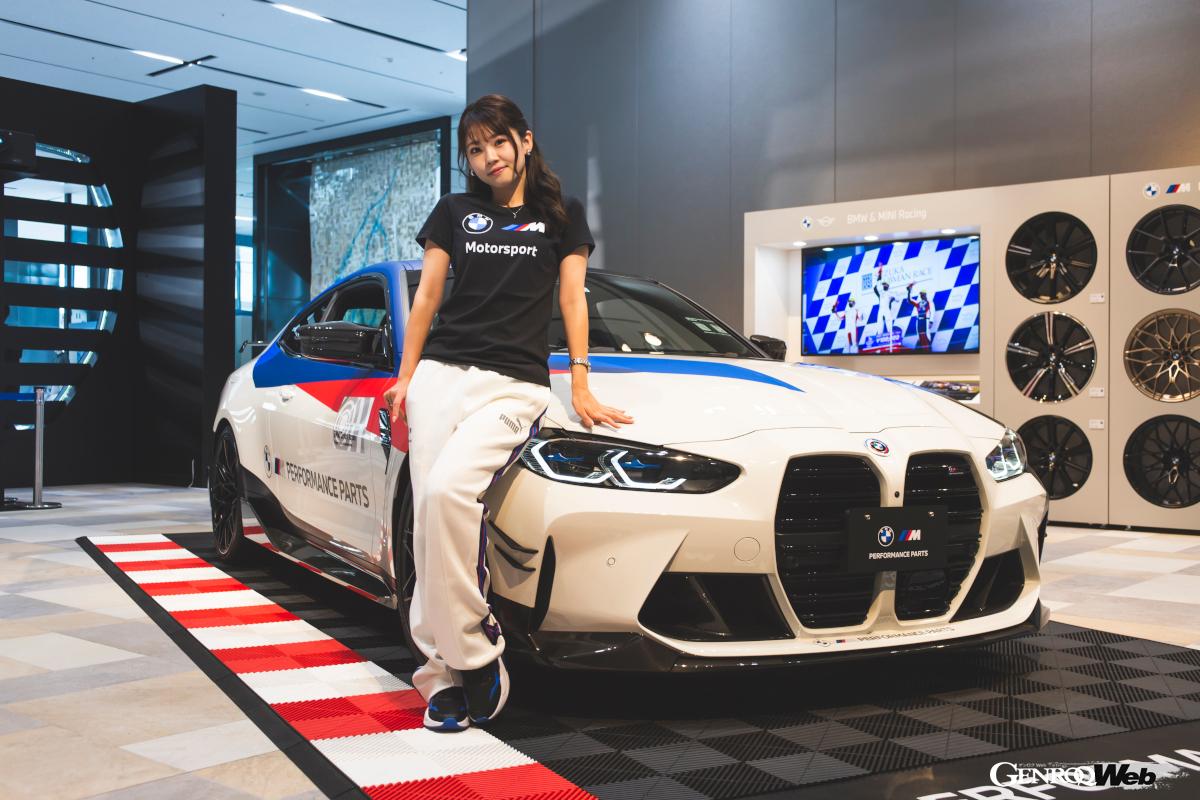新木みおさんが着用しているBMWモータースポーツコレクションは、正規ディーラーで購入可能だ。