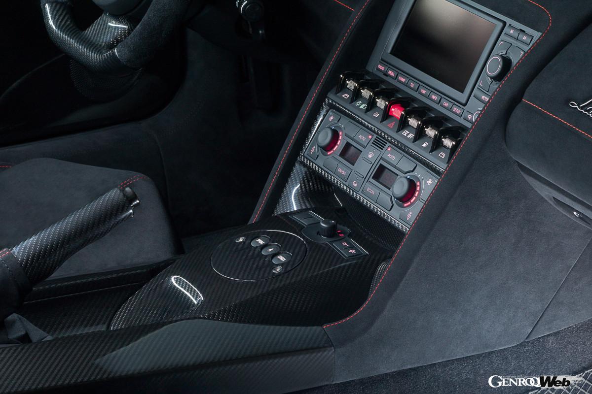 3ペダルのガヤルドは存在するが、流通数も極端に少ないため、相場的には2ペダルよりかなり高めだ。