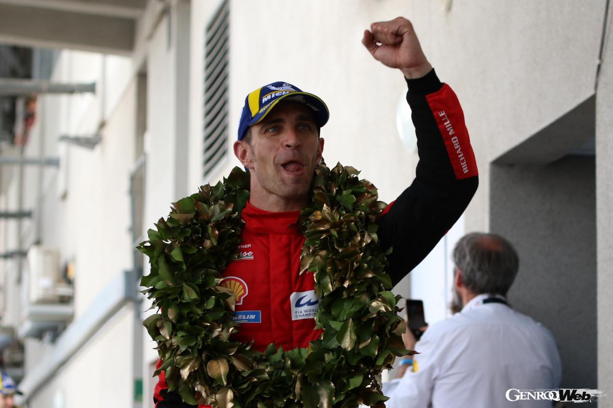 342周を走行し、優勝した「フェラーリ 499P」51号車。チェッカードライバーを務めたアレッサンドロ・ピエール・グイディ。