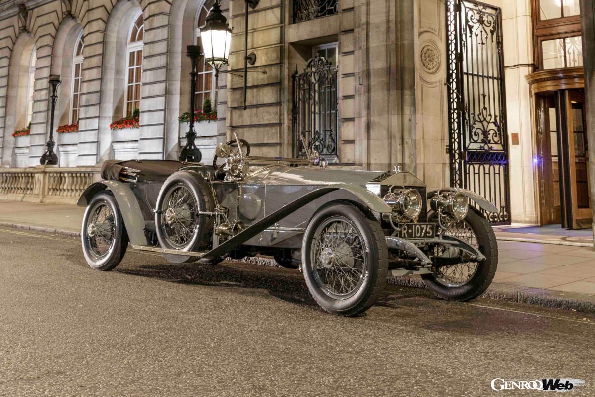 静粛性をアピールするためテスト用の個体はシルバーに塗られていたこともあり、「シルバーゴースト」とニックネームが与えられた。