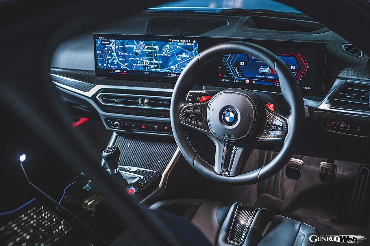 12.3インチのフルデジタルディスプレイと14.9インチのコントロールディスプレイで構成されるBMWカーブドディスプレイ。視認性に優れているのが大きな特徴だ。