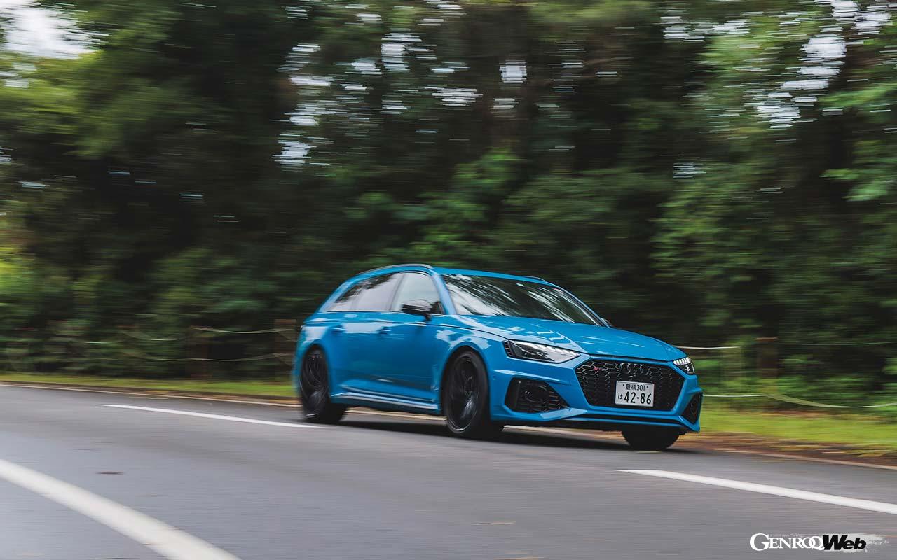 スクエアで使いやすラゲッジルーム。容量は485リットルで、背もたれを倒すと1495リットルに広がる。