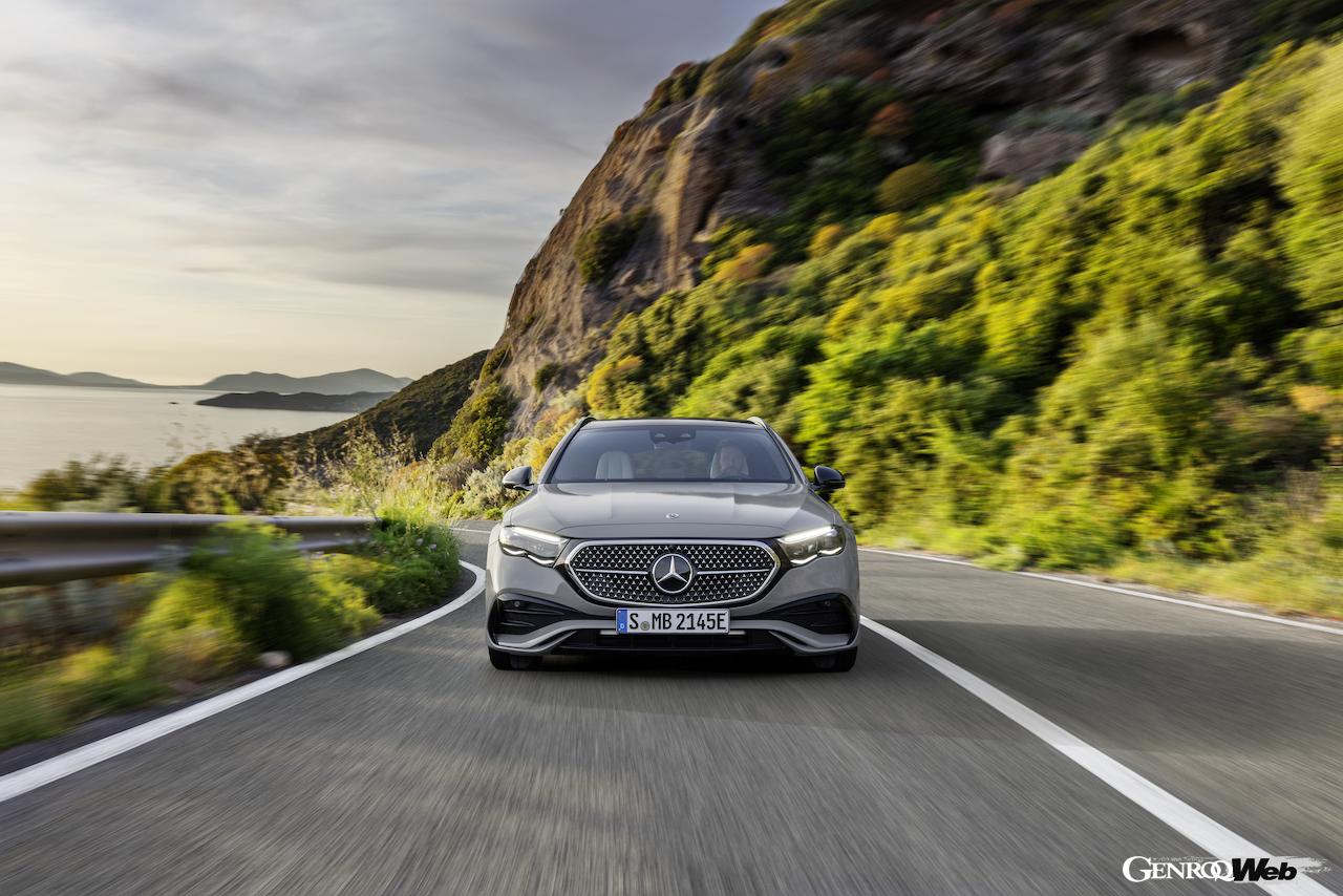 新型「メルセデス・ベンツ Eクラス エステート」の走行シーン。