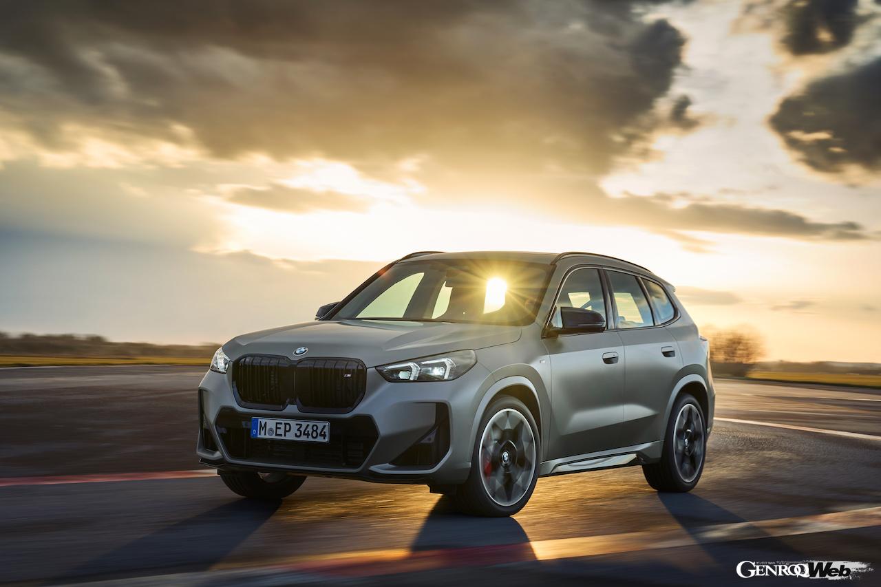 X1シリーズ最強のハイパフォーマンス仕様「X1 M35i xDrive」の走行シーン。