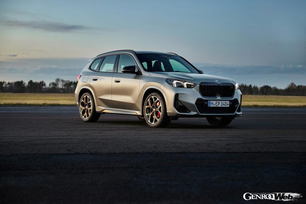 X1シリーズ最強のハイパフォーマンス仕様「X1 M35i xDrive」の走行シーン。