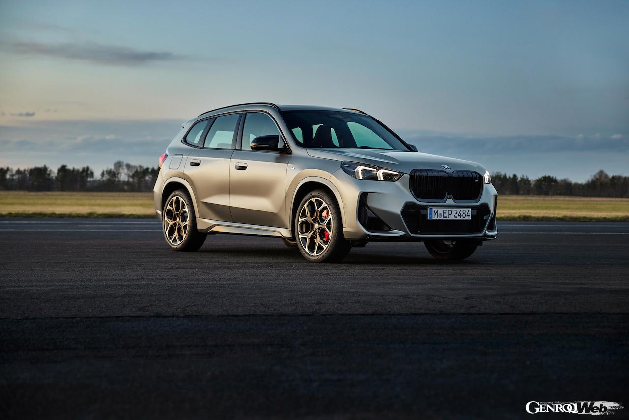 X1シリーズ最強のハイパフォーマンス仕様「X1 M35i xDrive」の走行シーン。