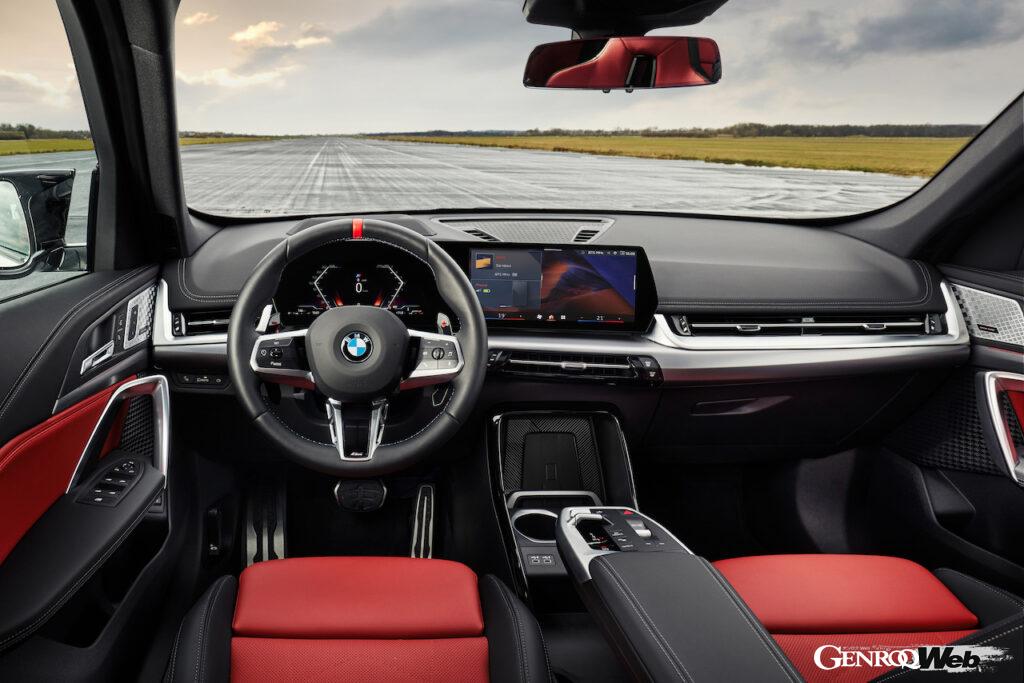 X1シリーズ最強のハイパフォーマンス仕様「X1 M35i xDrive」のインテリア。